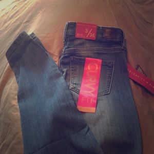 👖🌸 NWT celebrity pink size 3/26 jeans